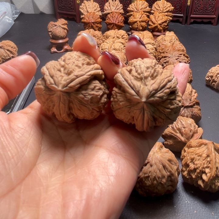 自****人云石元宝三棱核桃哈哈哈哈哈哈