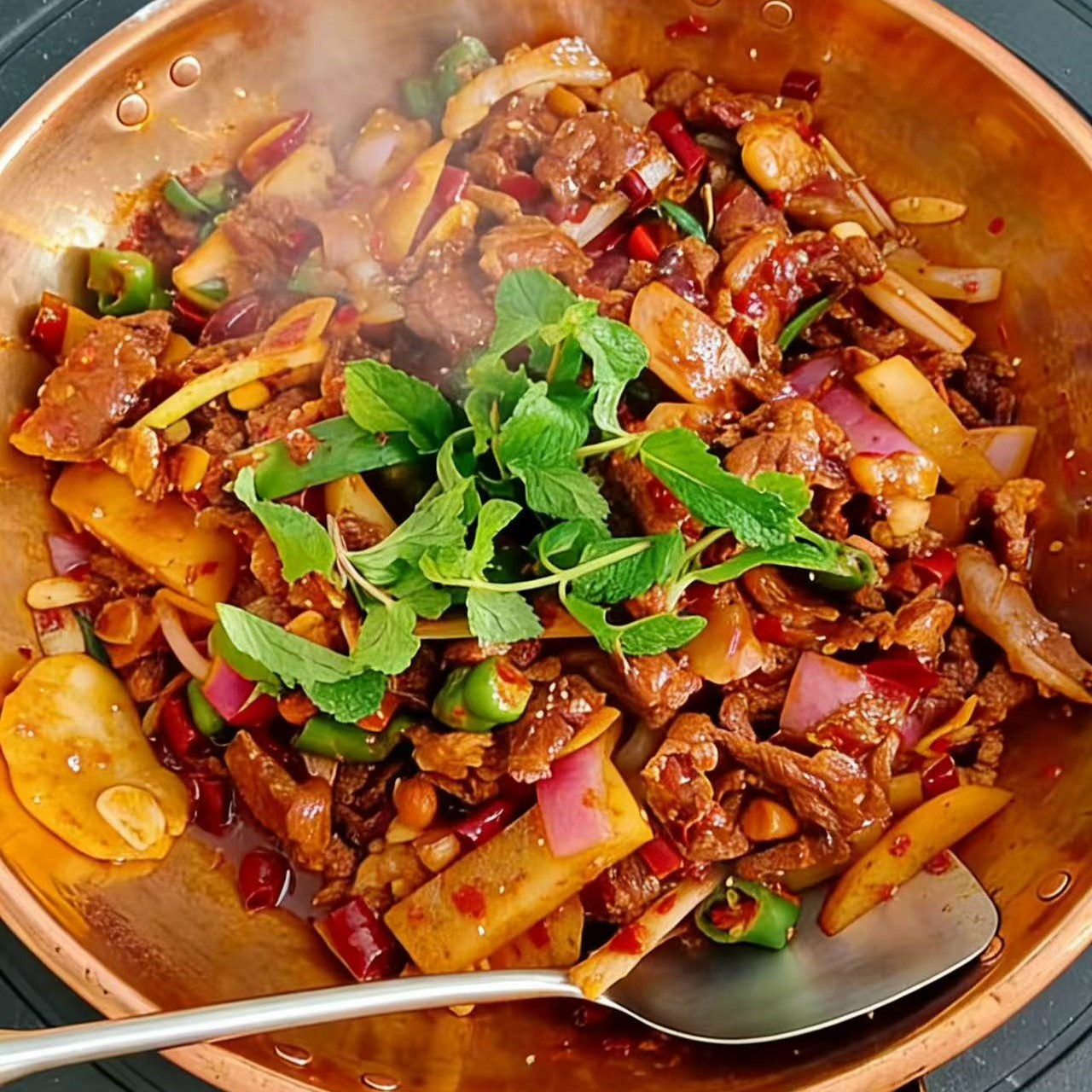 现炒干锅牛肉（带薄荷）