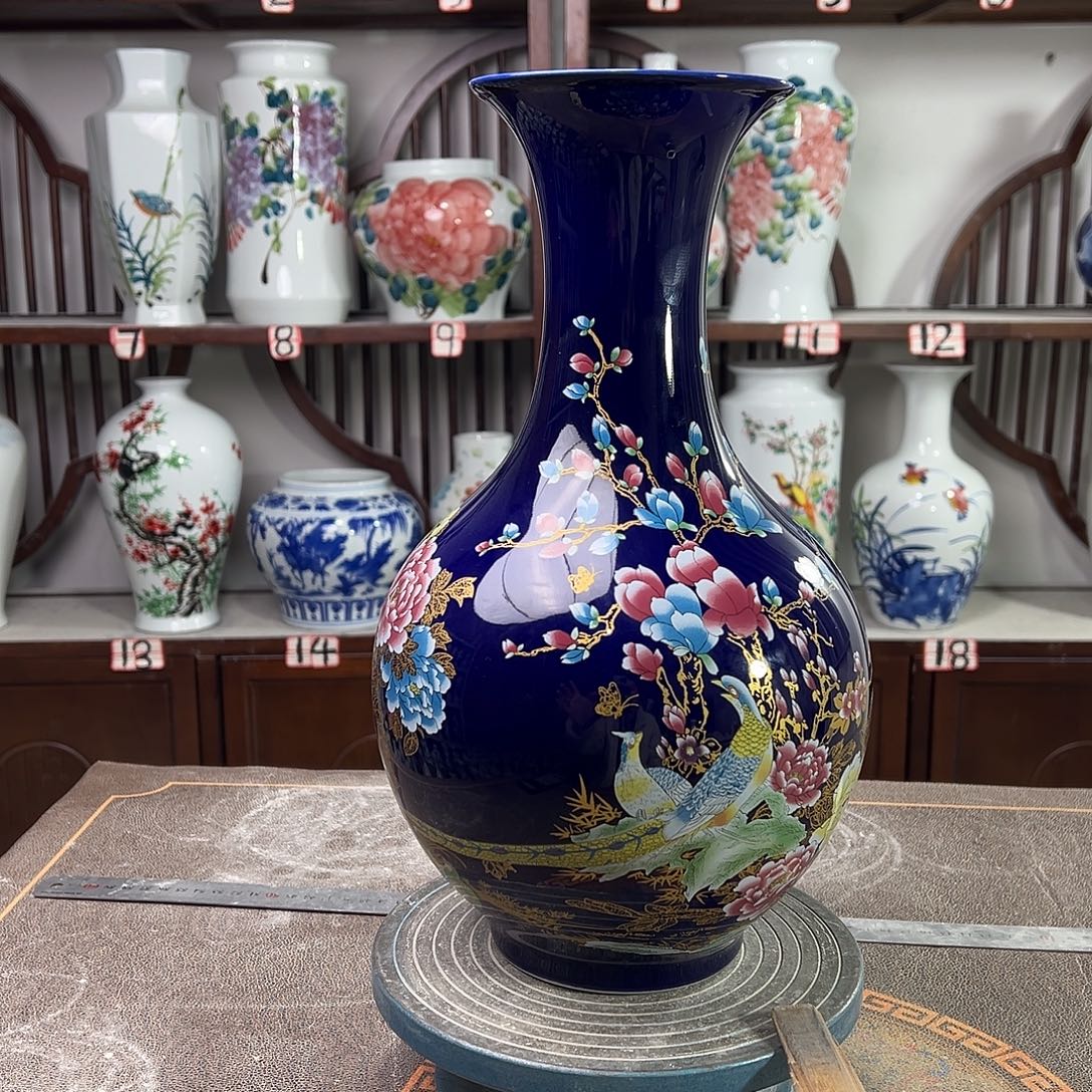 陶摆件景德镇陶瓷缠枝