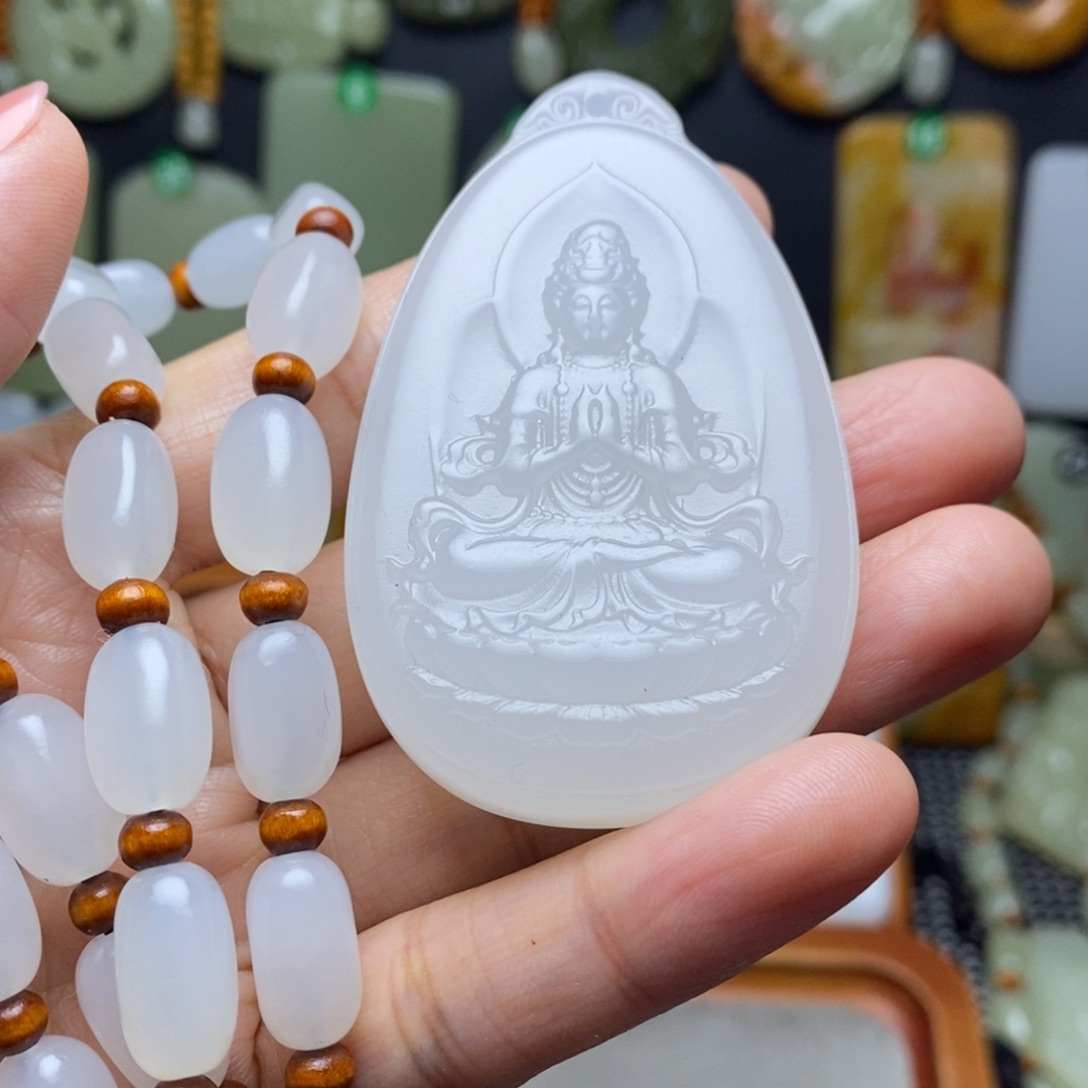 南*冰新疆昆仑山料观音牌子