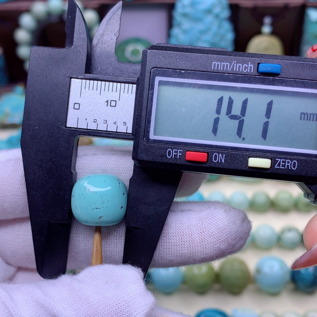 绿松石颈饰未镶嵌