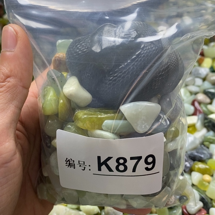 蛇纹石玉鱼缸石未镶嵌