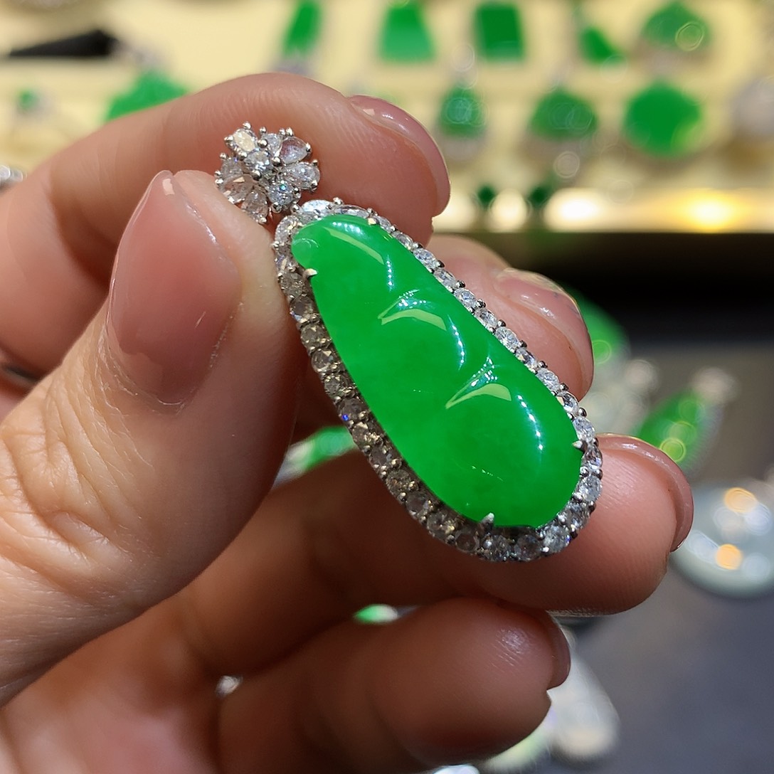 翡翠吊坠(不含链)18K金镶嵌