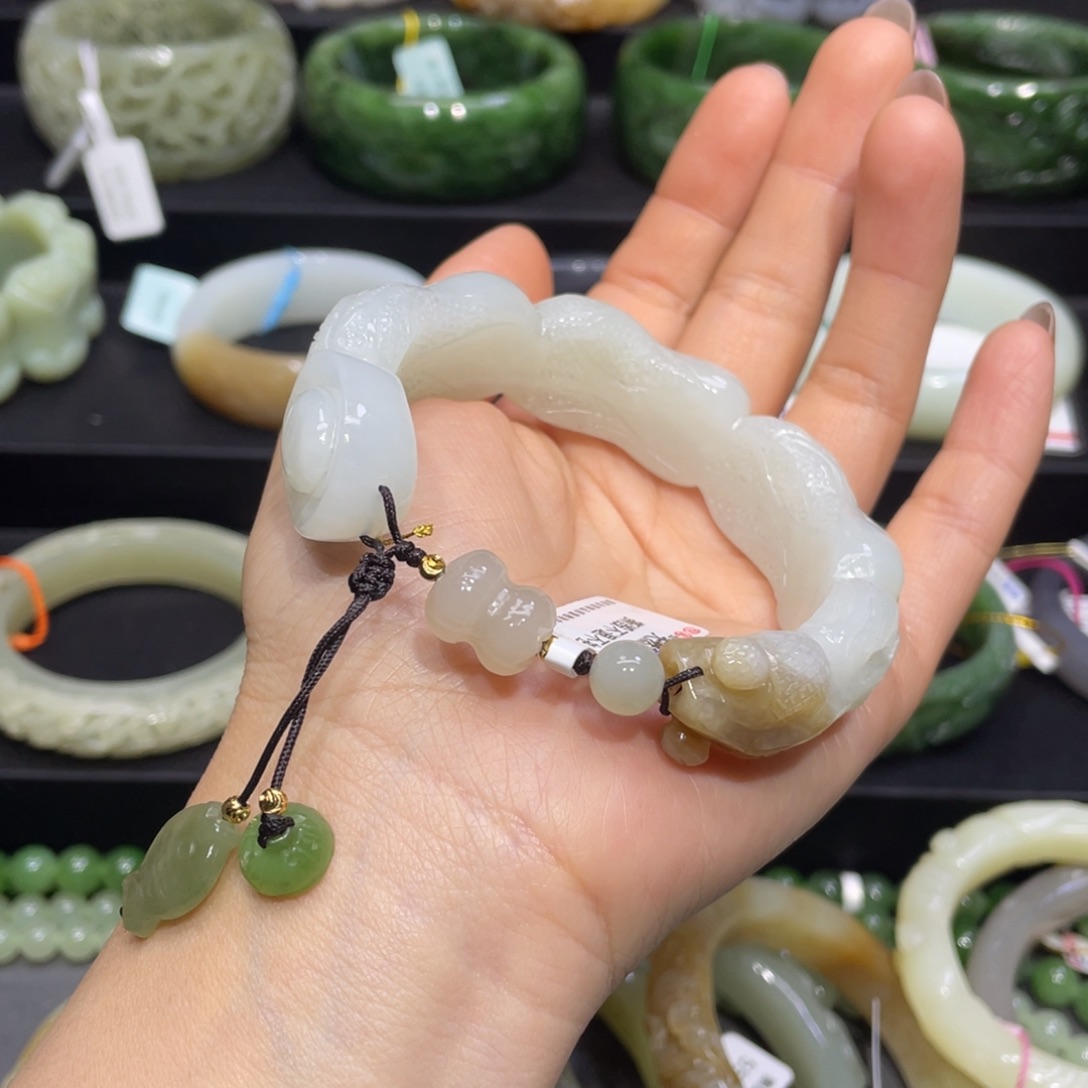 和田玉手镯57+圈口 编号78未镶嵌