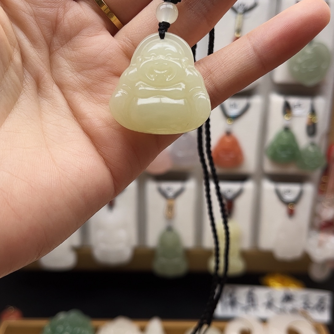 石英质玉未镶嵌颈饰