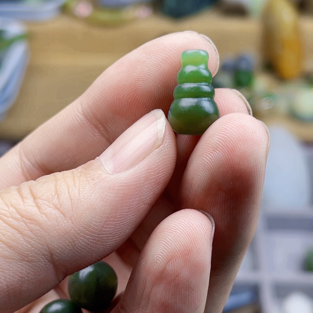 妞***妞和田玉未镶嵌颈饰