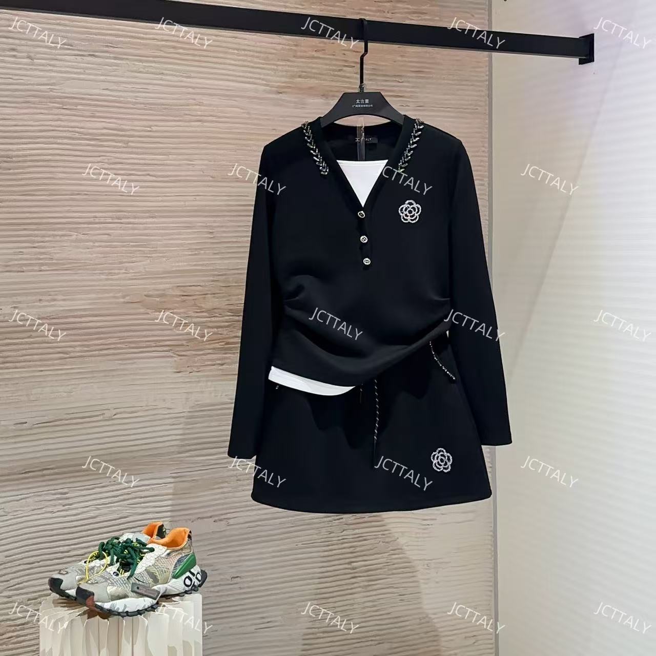 【宠粉价】（不加绒）时尚休闲女装山茶花黑色香风气质显瘦套装TZ-618