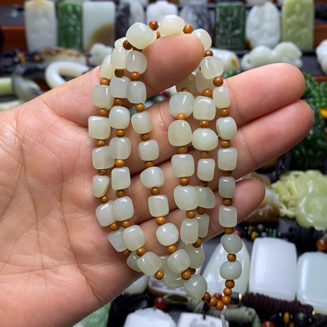 颈饰未镶嵌和田玉