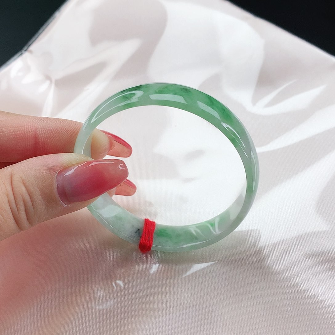 翡翠手镯未镶嵌翡翠129