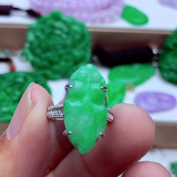 翡翠未镶嵌戒指戒指