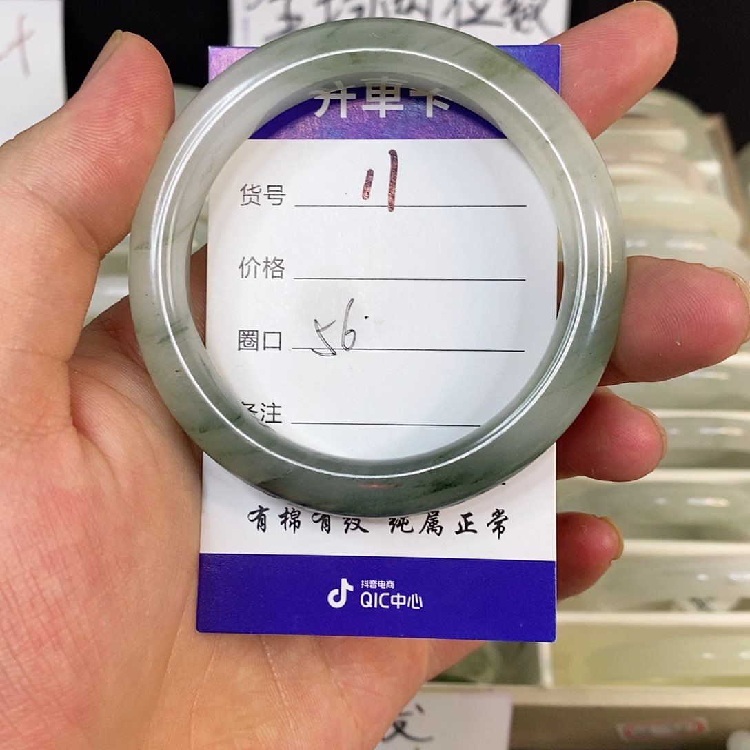 未镶嵌手镯石英质玉