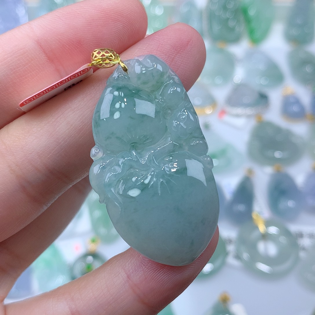 翡翠颈饰18K金镶嵌桃