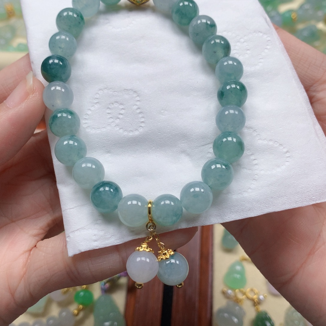 翡翠未镶嵌颈饰是