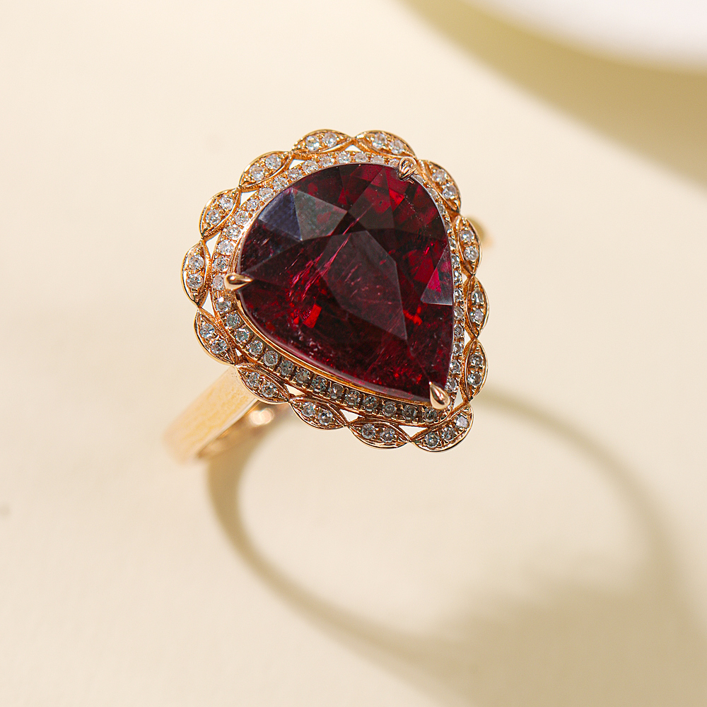 18K金碧玺戒指6ct 卢比来浓郁色调 梨形水滴花边满钻款