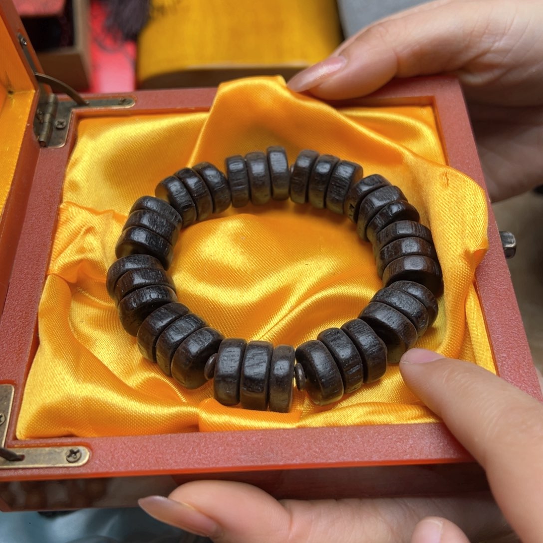 大叶紫檀（黑酸枝木类）