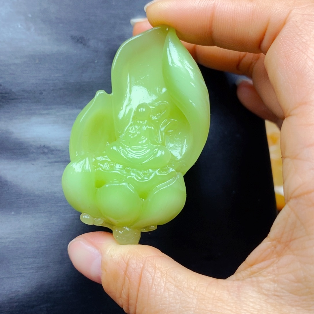 石英质玉（黄龙玉）颈饰未镶嵌