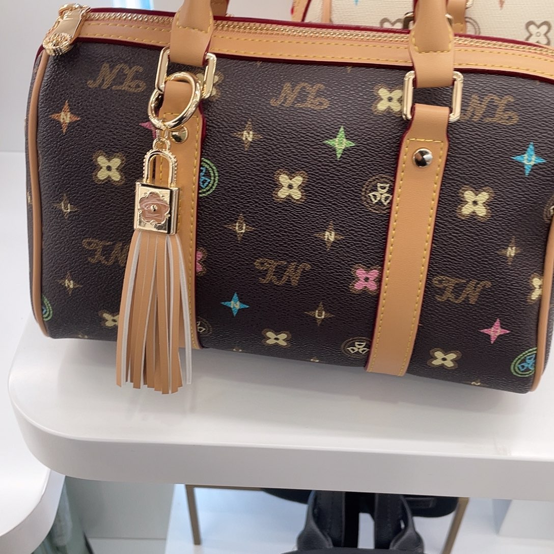 PVC啄木鸟品牌包包新款枕头包