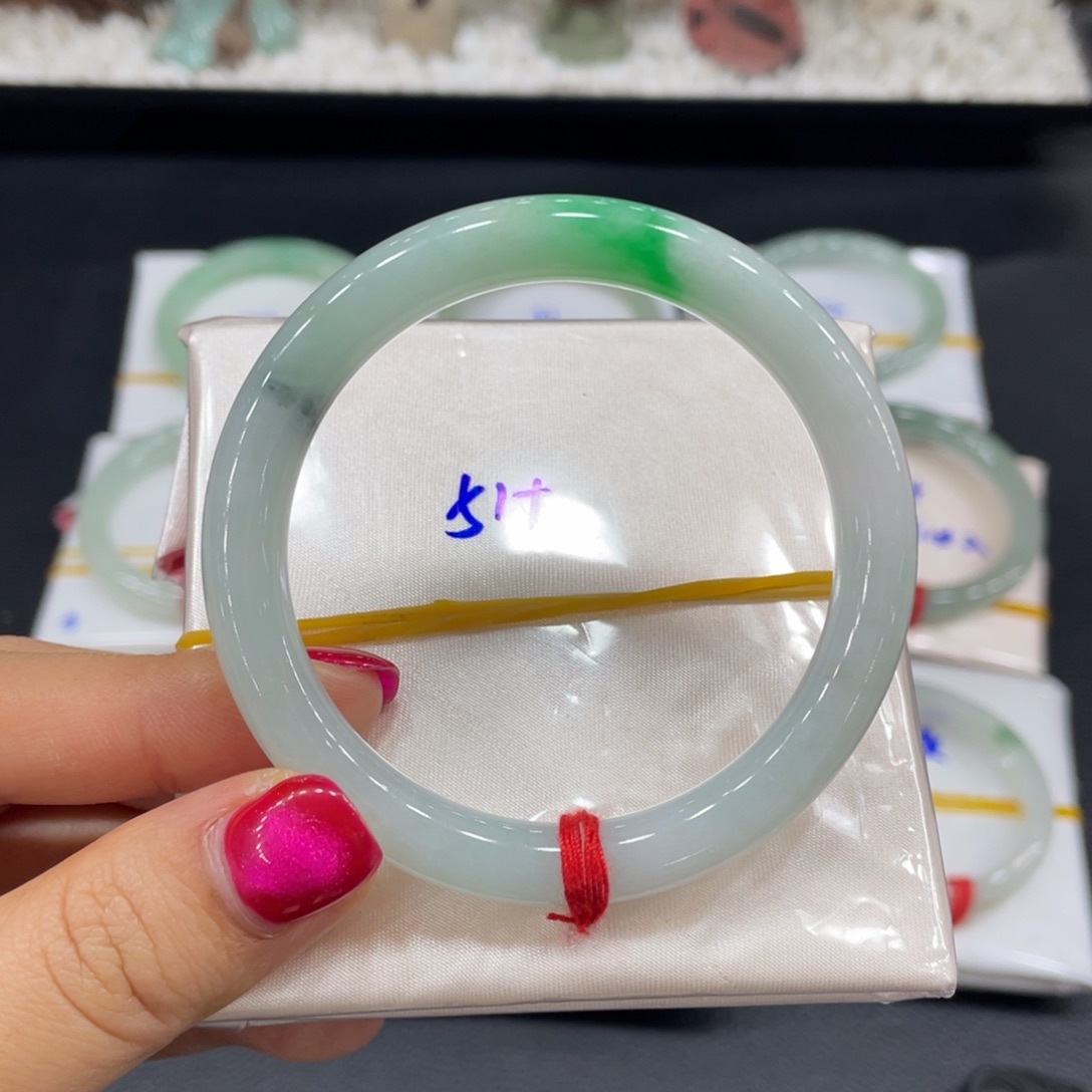 翡翠手镯未镶嵌缅甸天然翡翠手镯