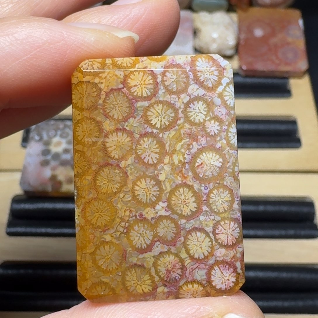 硅化玉玉透黄飘红粉满花未镶嵌