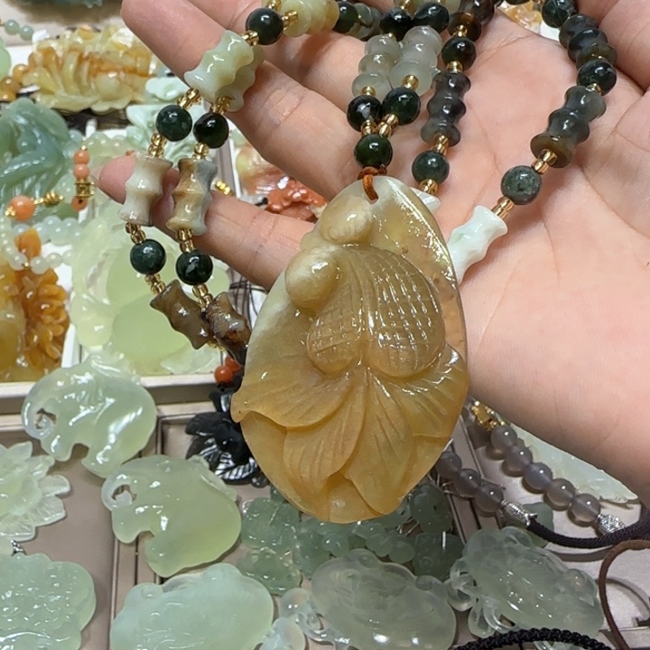 蛇纹石玉吊坠未镶嵌