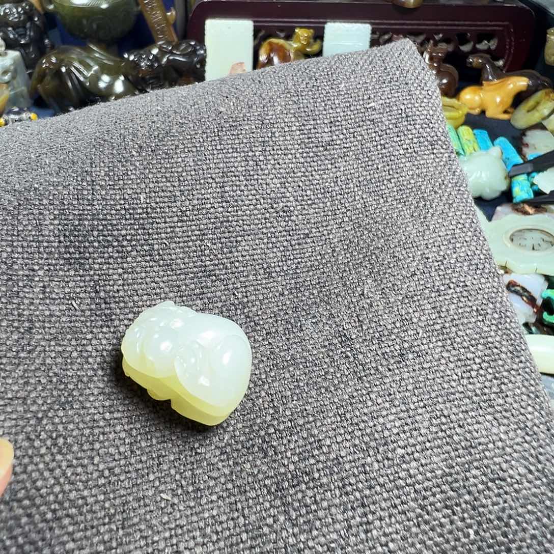 ****力和田玉（糖玉）未镶嵌挂件