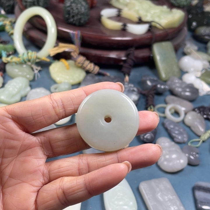 和田玉未镶嵌颈饰