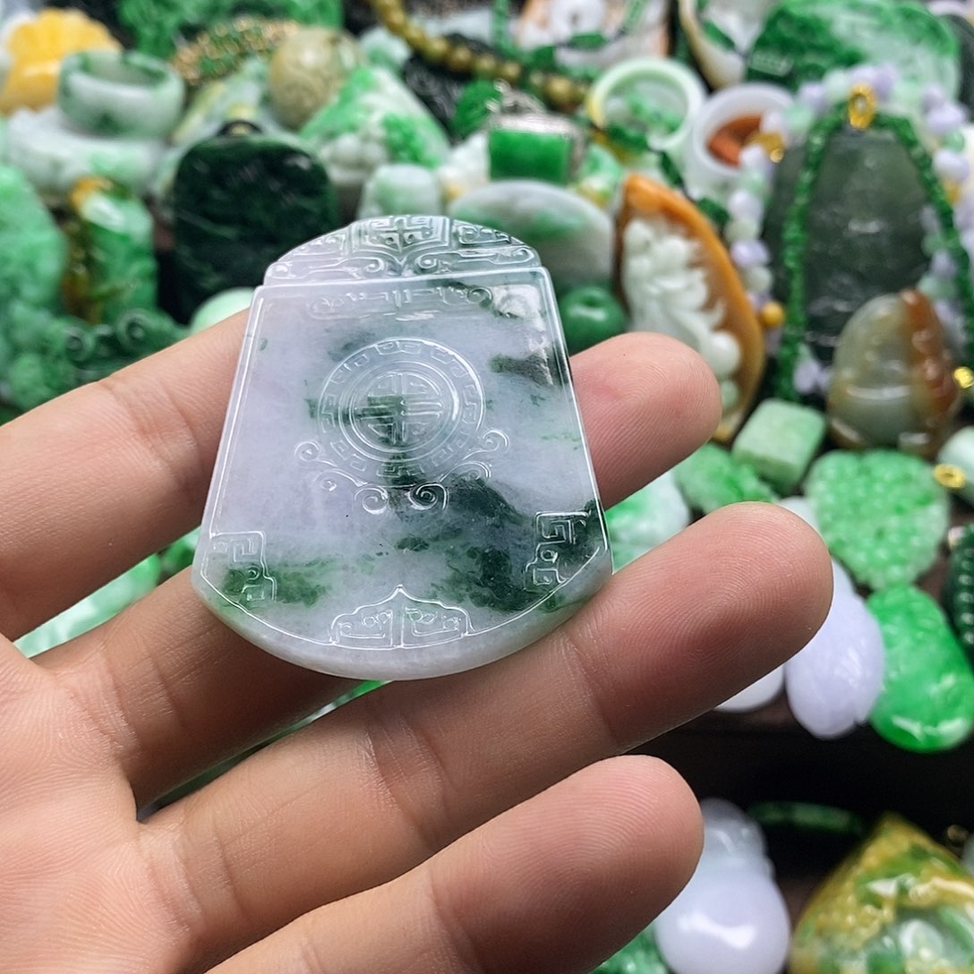 翡翠未镶嵌颈饰平安牌