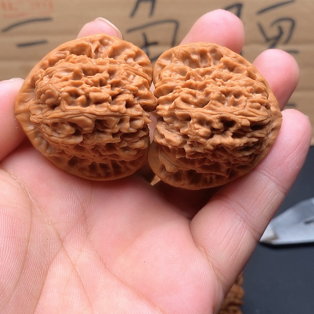 文玩核桃把件编号03三角疆43