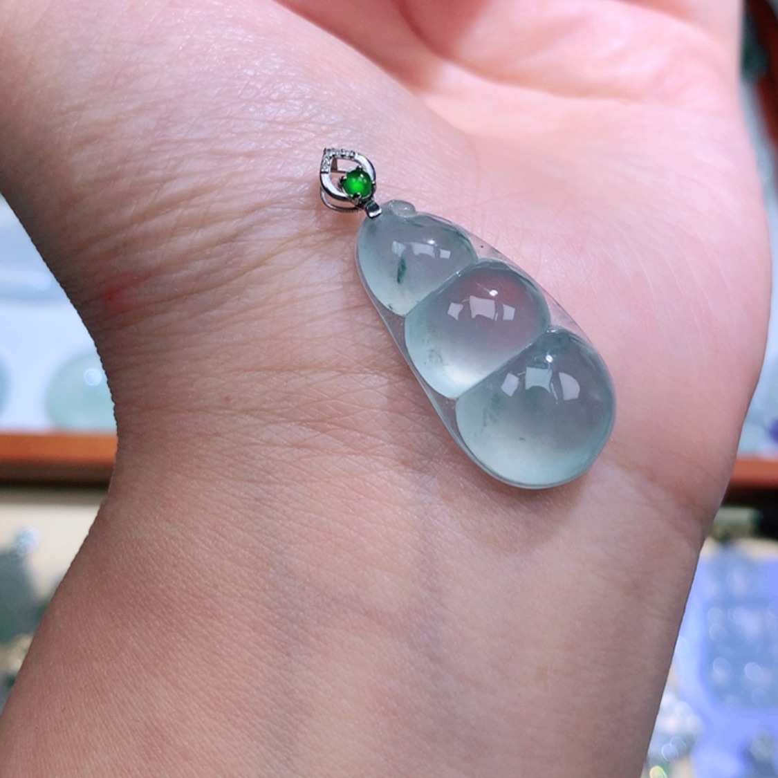 【闪购商品】翡翠颈饰18K金镶嵌福豆