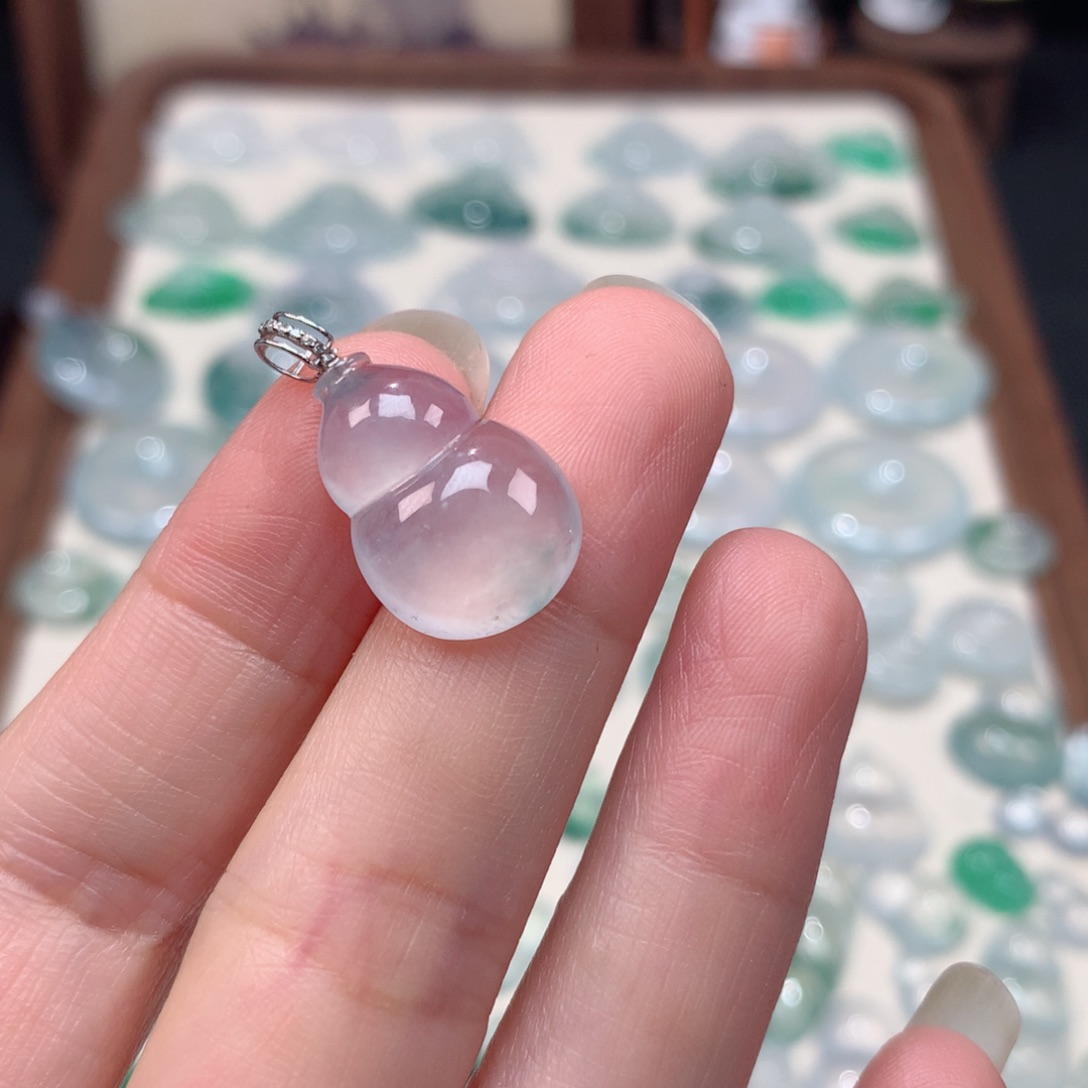 翡翠18K金镶嵌颈饰高冰葫芦