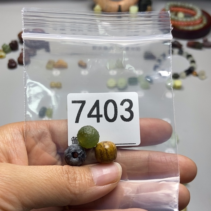 吞***生蛇纹石玉未镶嵌项链