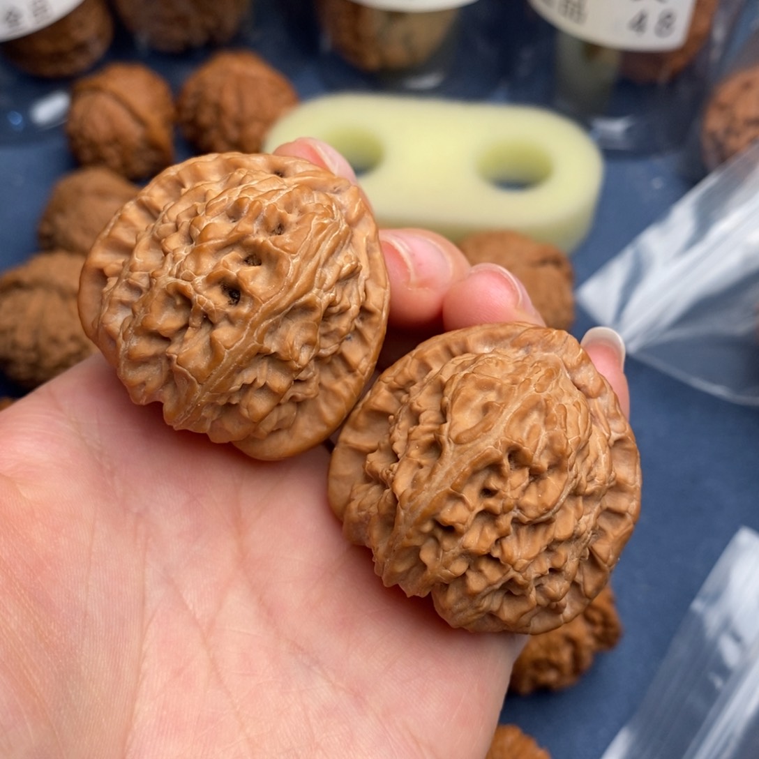 文玩核桃把件全品三角白