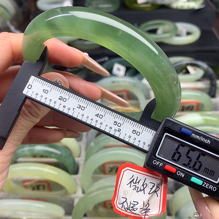 蛇纹石玉手镯未镶嵌302