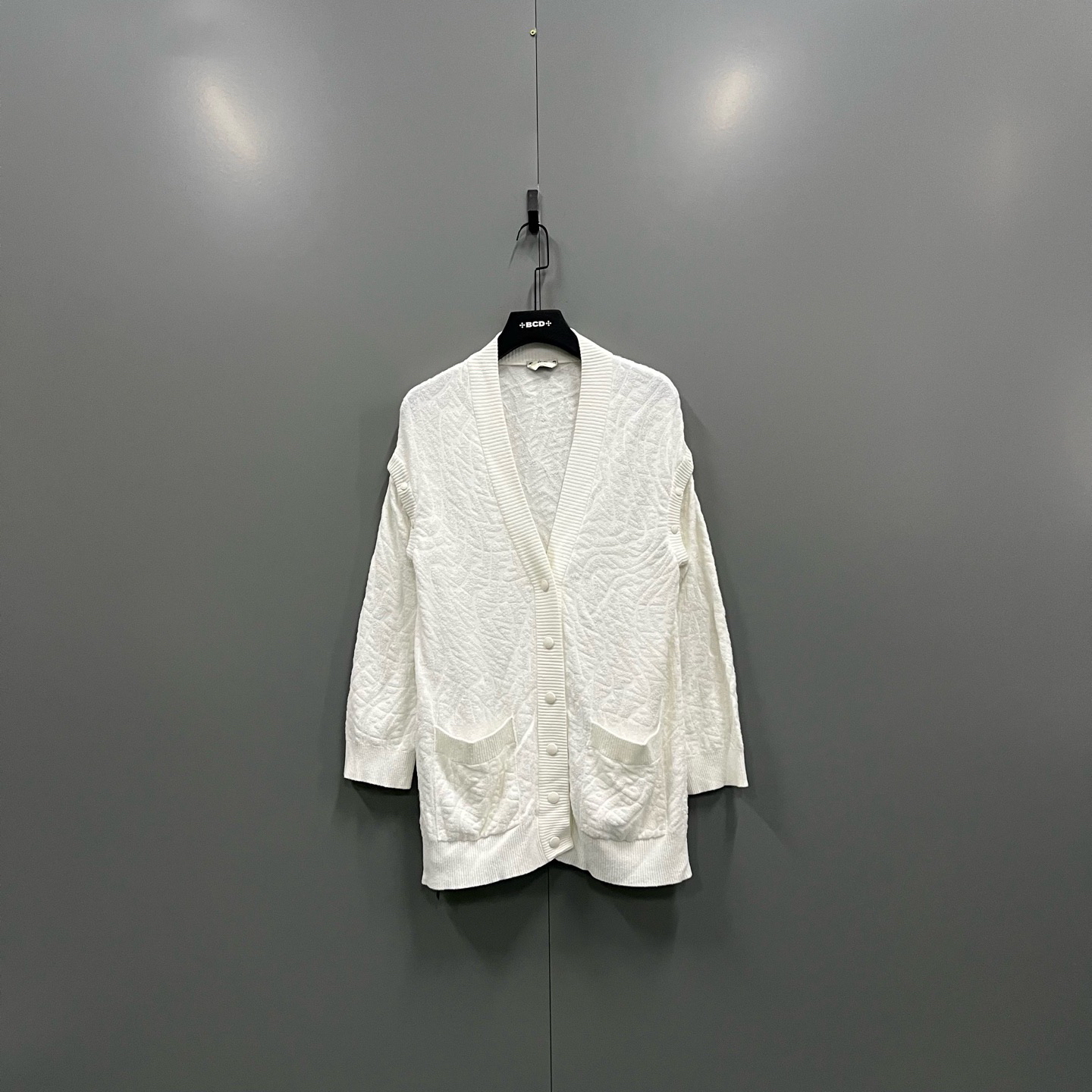 99新 FENDI/芬迪 zz 白色压纹V领针织衫 38码/98新/608091