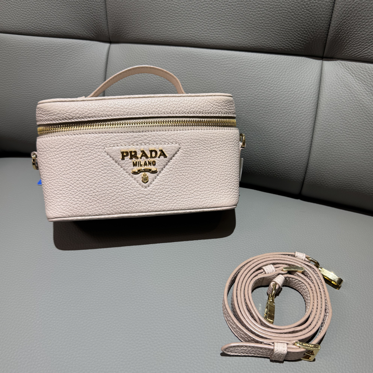 99新 Prada/普拉达 普拉达新款手提斜挎化妆包