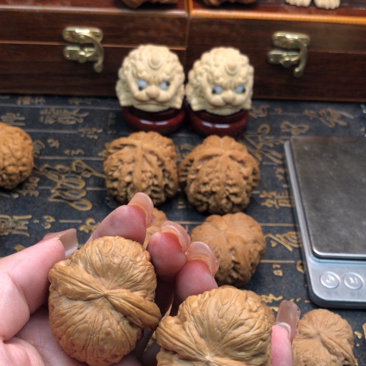 桃核把件君**下39元宝。    