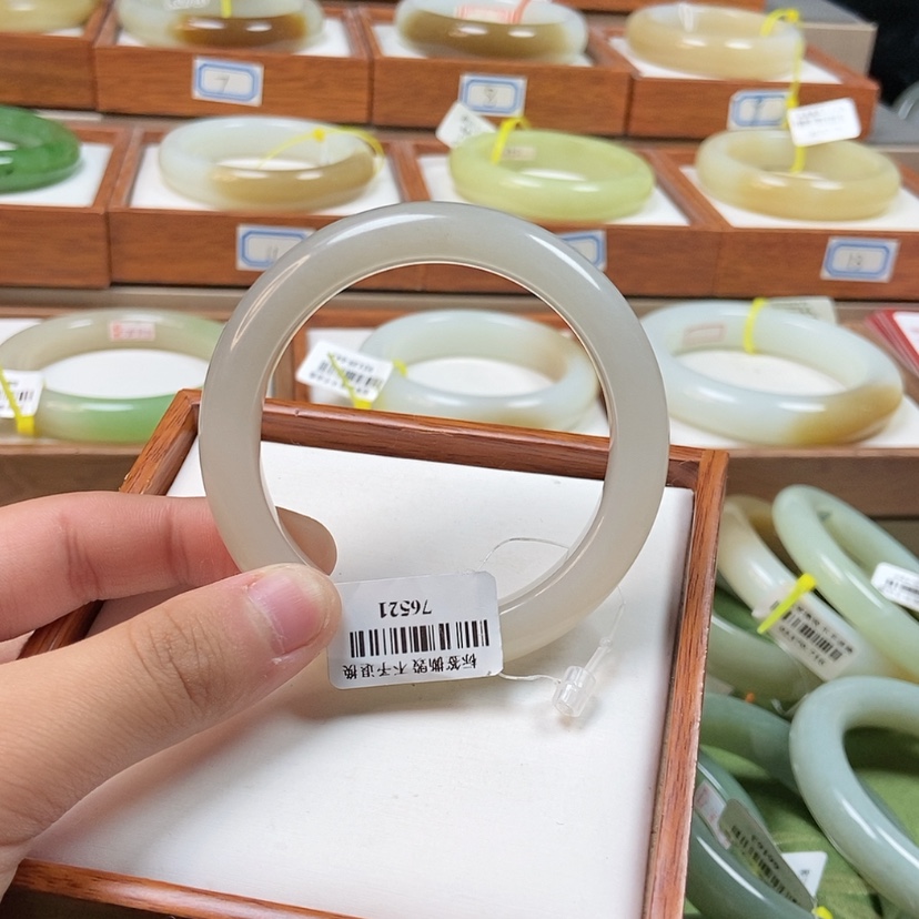 【闪购商品】和田玉未镶嵌手镯