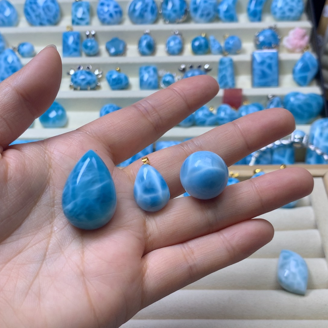 张***柒针钠钙石（海纹石）未镶嵌珠宝半成品