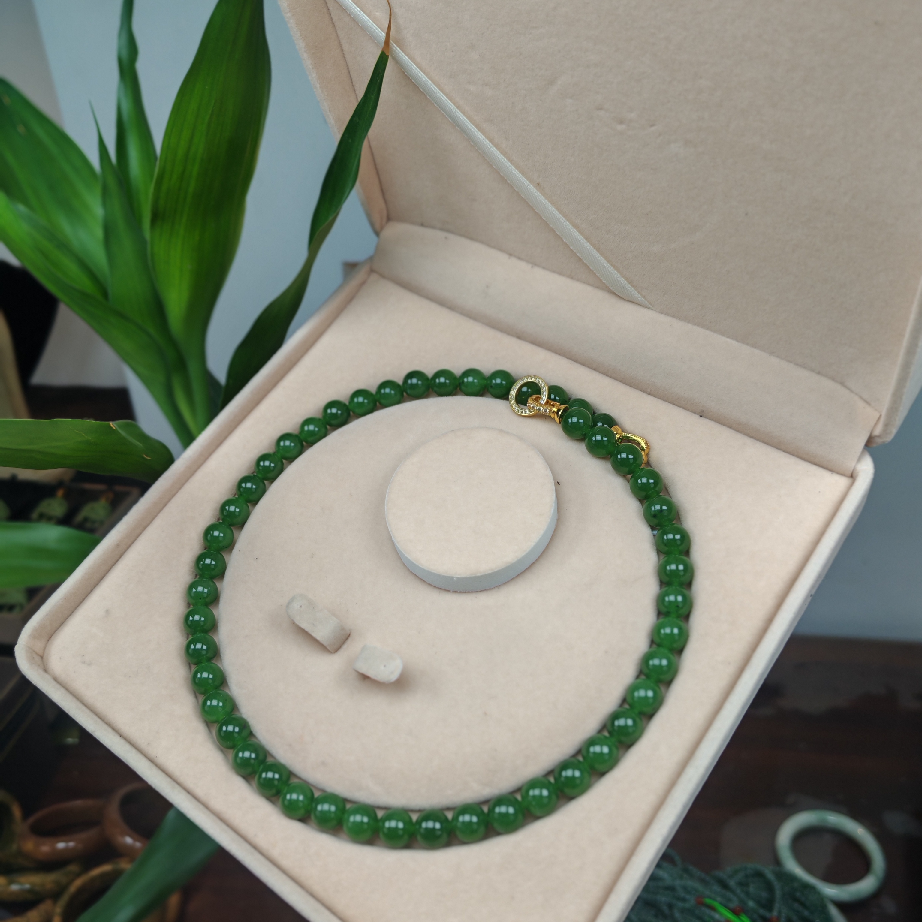 卡8-  和田碧玉精美妈妈链 (长50)