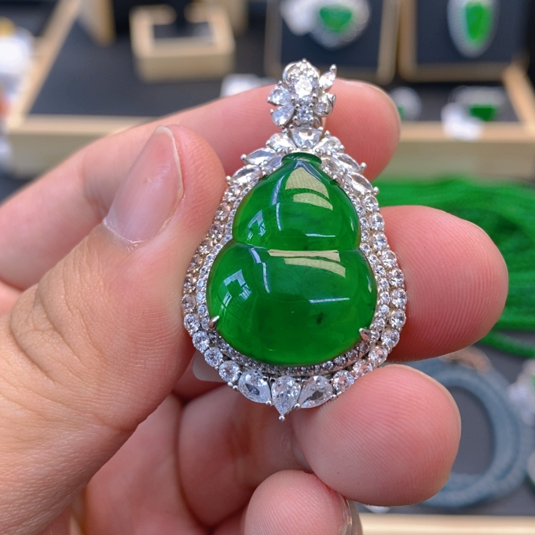 翡翠颈饰银S925镶嵌绿葫芦