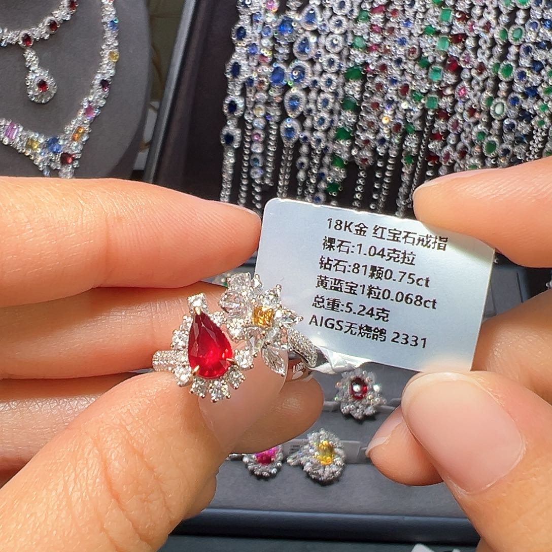 红宝石戒指18K金镶嵌特秒福利