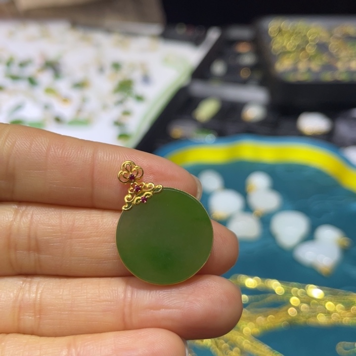 和田玉18K金镶嵌颈饰