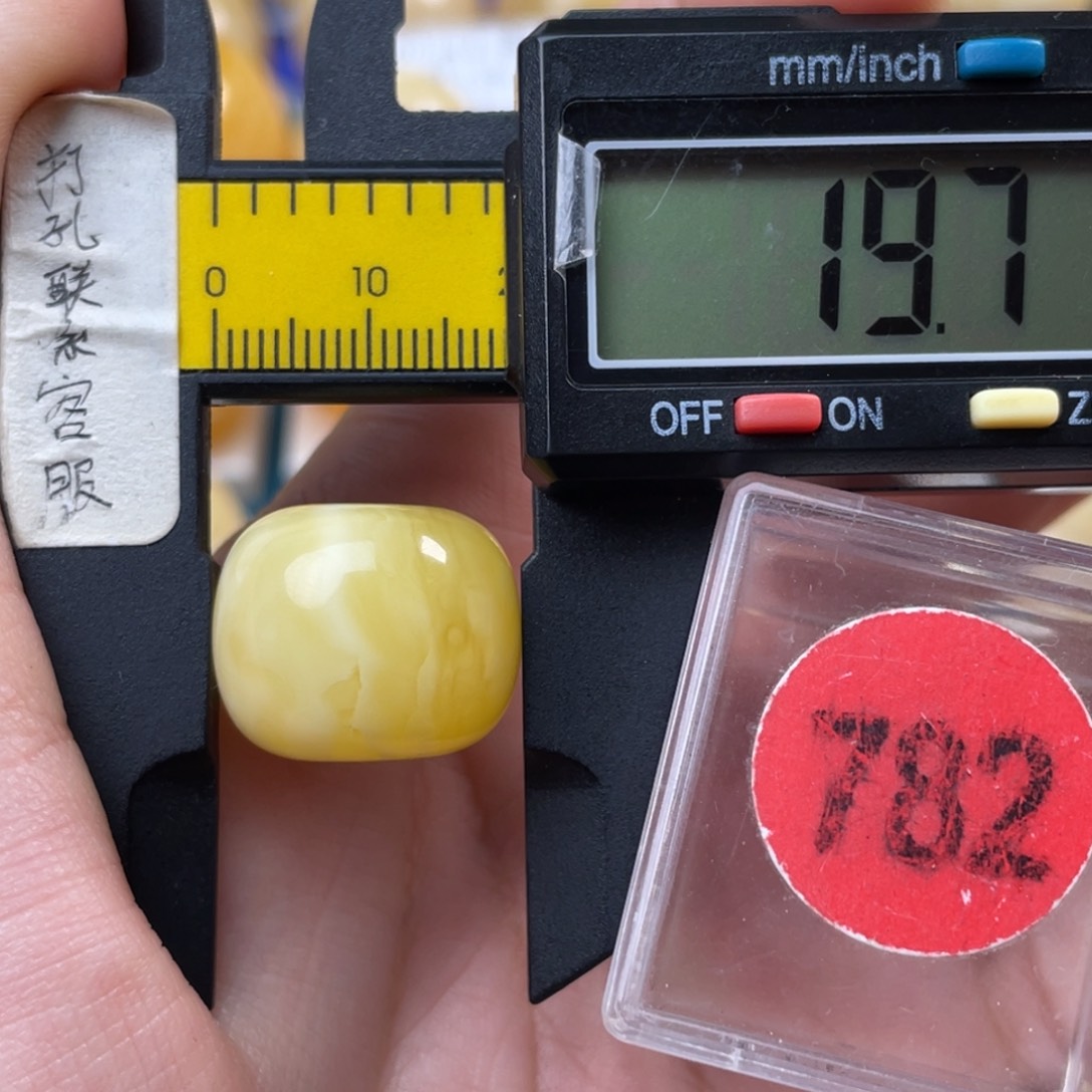 噗***噗蜜蜡未镶嵌珠宝奇石微瑕