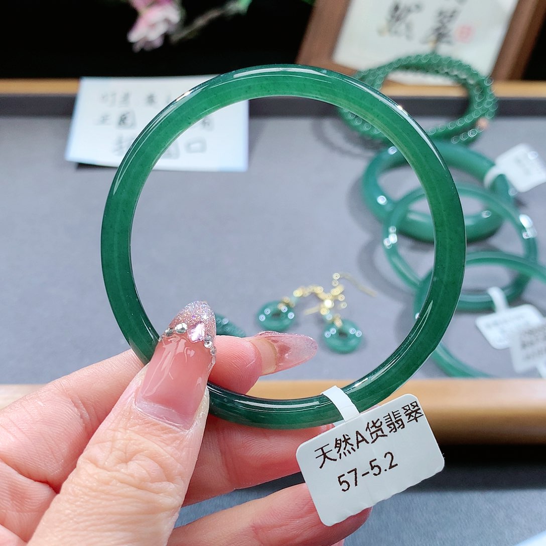 翡翠手镯（圆镯）未镶嵌