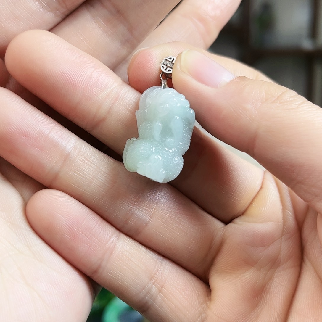 翡翠颈饰未镶嵌吊坠