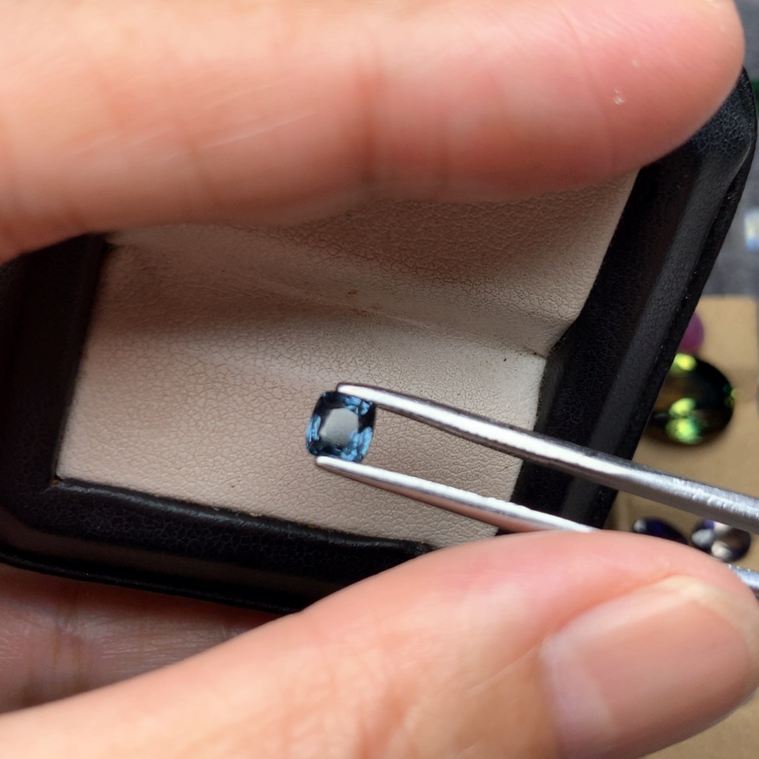 尖晶石裸石未镶嵌