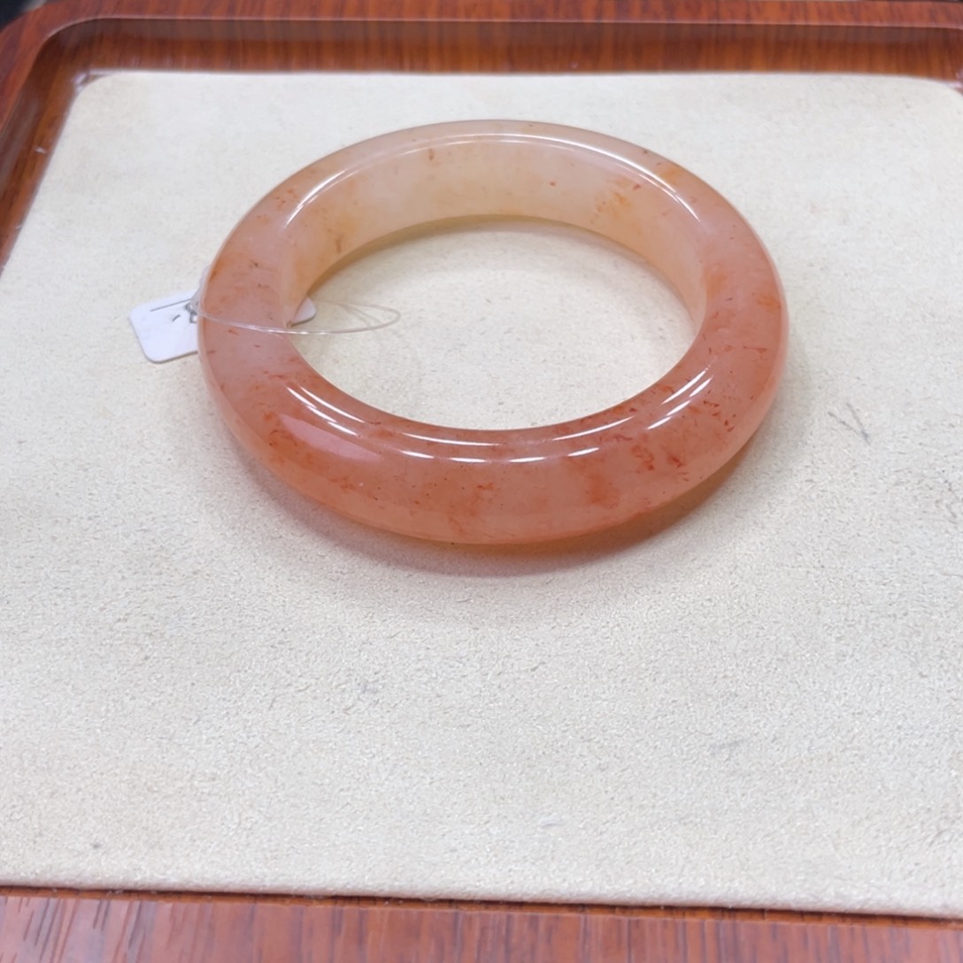 未镶嵌手镯石英岩玉