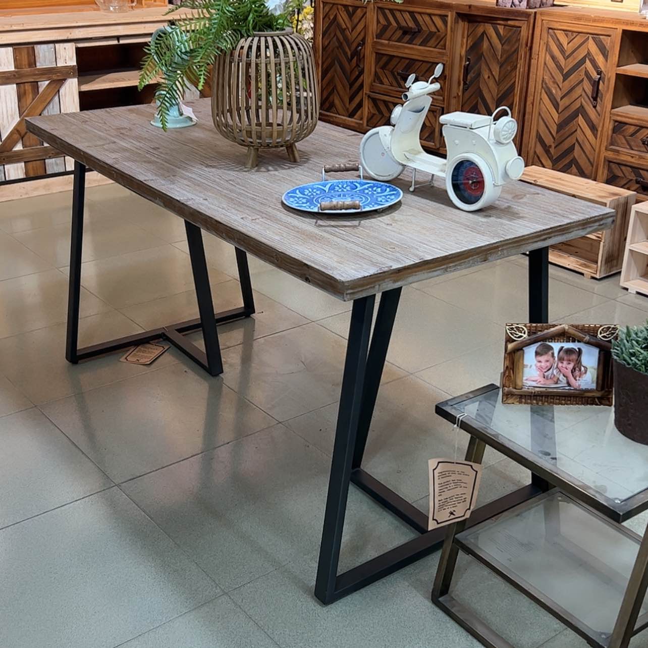 【闪购商品】全新桌子152.71.75