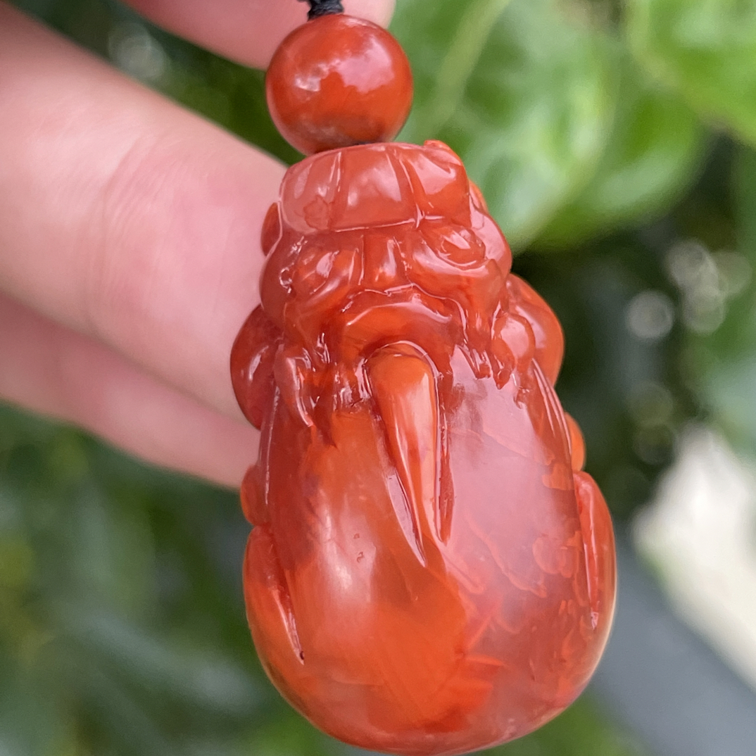 精品南红招财貔貅吊坠，颜色红润，火焰红，尺寸20x32.5x18mm
