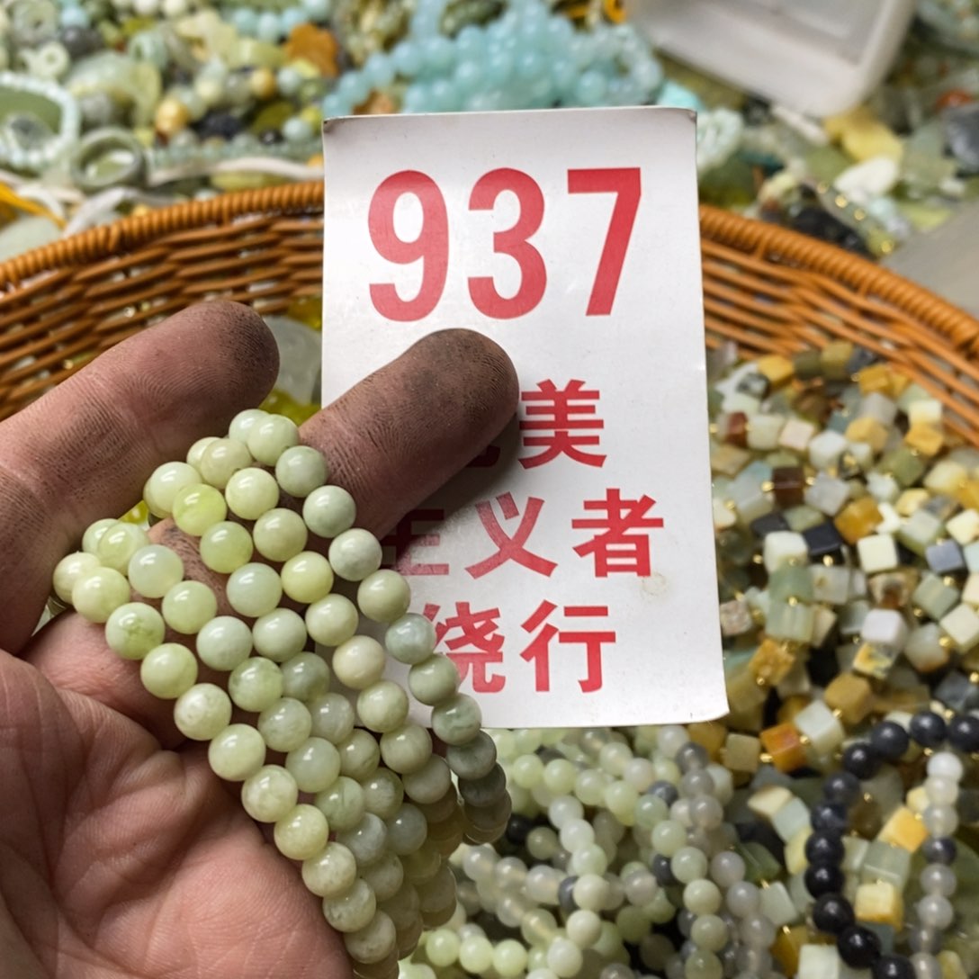 蛇纹石玉挂坠未镶嵌